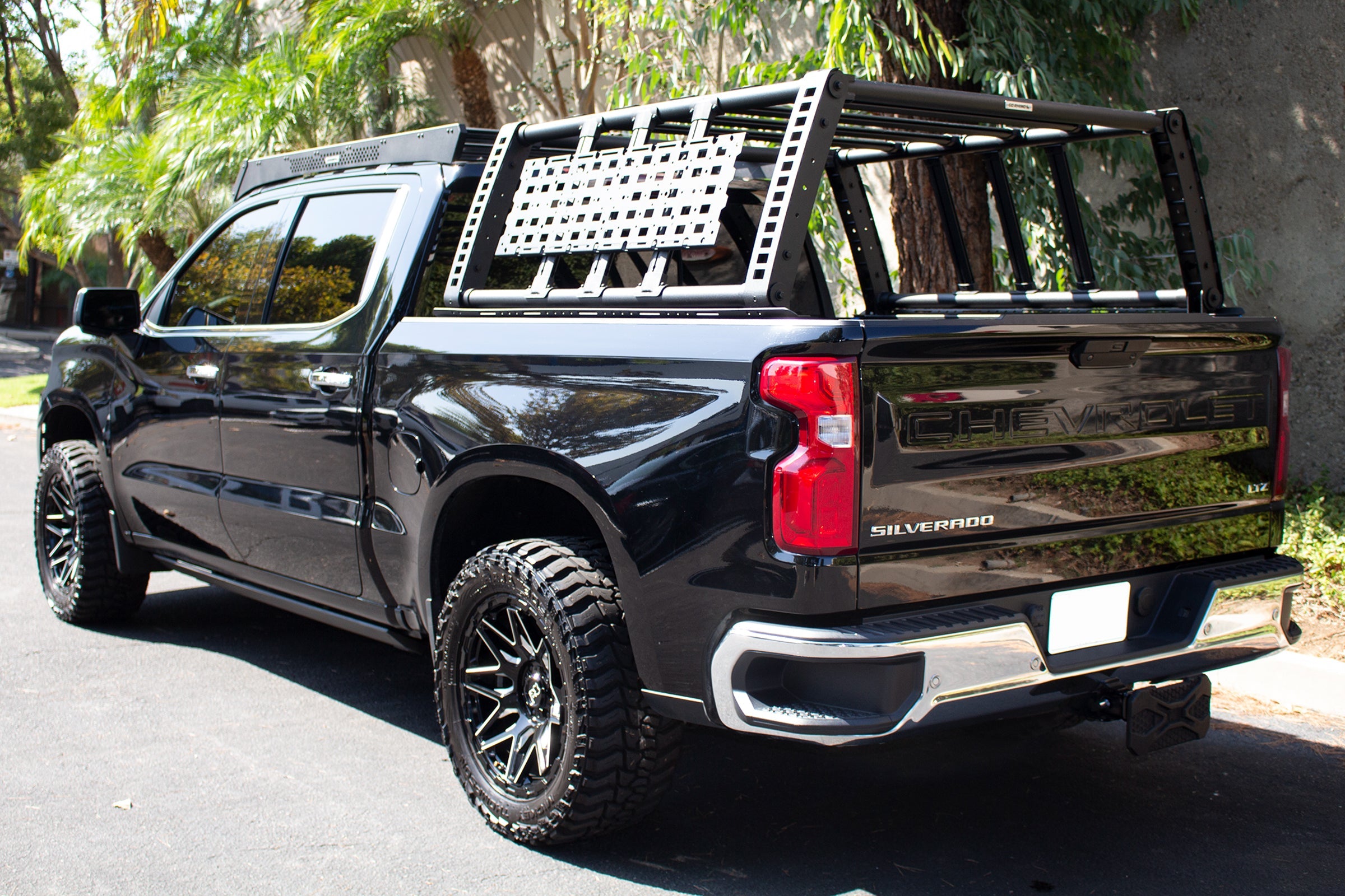 GR_XRS-Xtreme-Rack_Full-Size_5952000T_Silverado_001.jpg